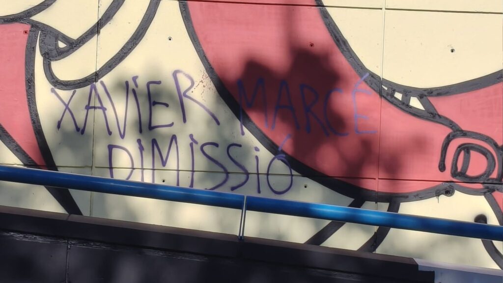 Torre Baró estrena escultura en record de Carme Vila, l'activista cultural del 47 | grafits, pintura