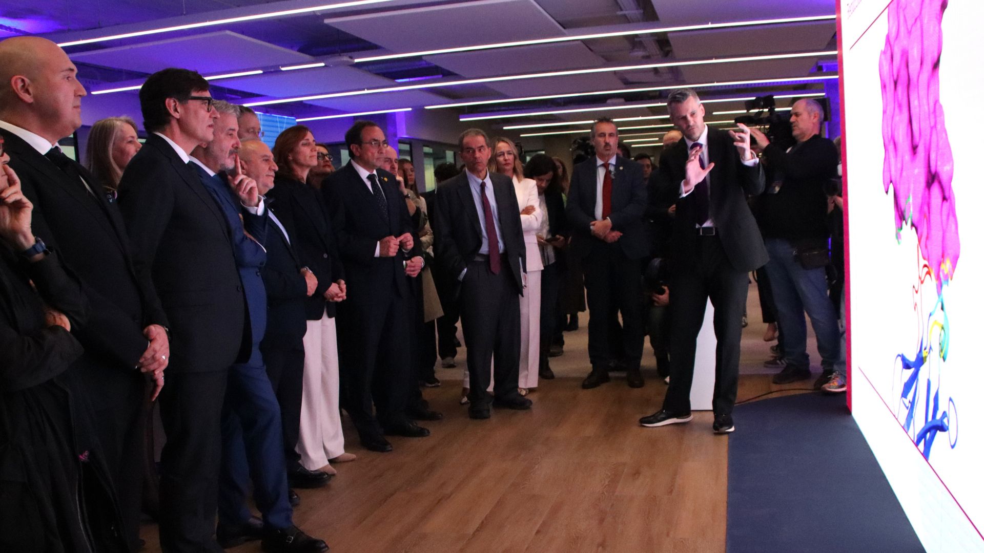 AstraZeneca estrena seu a l'edifici Estel de Barcelona | ciència, investigació