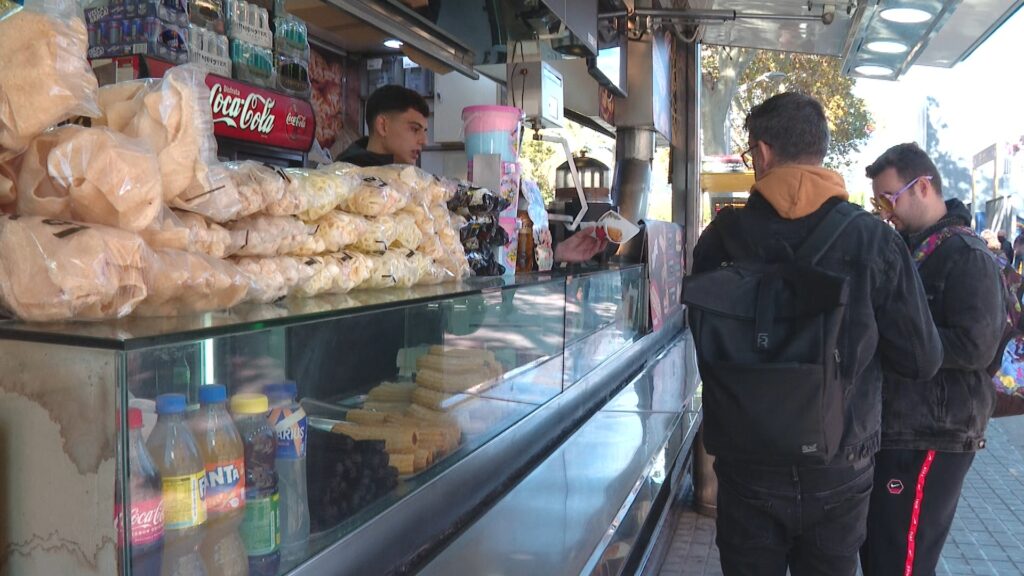 Comerciants de l'entorn del Camp Nou celebren la tornada del Barça: "Per fi, ho estàvem esperant" | bars, Camp Nou, restauració, restaurants
