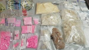 Obliden un paquet de droga en un pis turístic i destapen una xarxa dedicada al “chemsex”