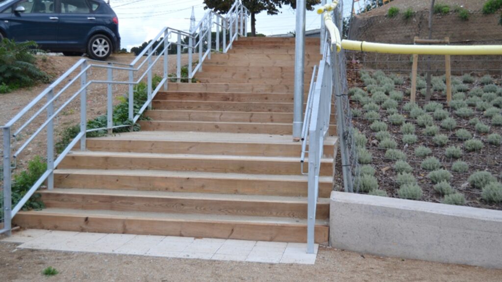 S'estrena un espai al barri de Torre Baró amb zona verda i àrees d'estada | espai públic, Parc Natural de Collserola, remodelació