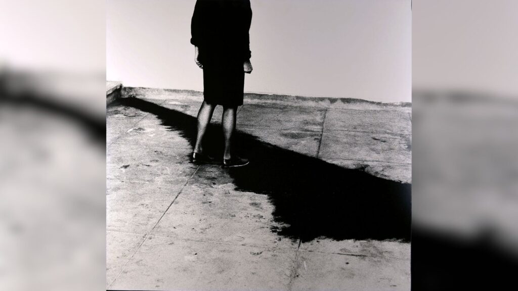 L'art autorepresentatiu d'Helena Almeida s'exposa a la galeria Prats Nogueras Blanchard | art contemporani, dibuix, exposicions