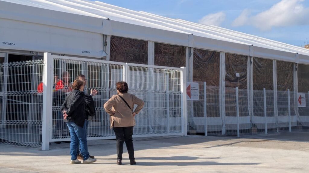 L'exposició de metros centenaris de TMB a Glòries obre al públic aquest dissabte | Barris, exposició, metro, plaça de les Glòries Catalanes