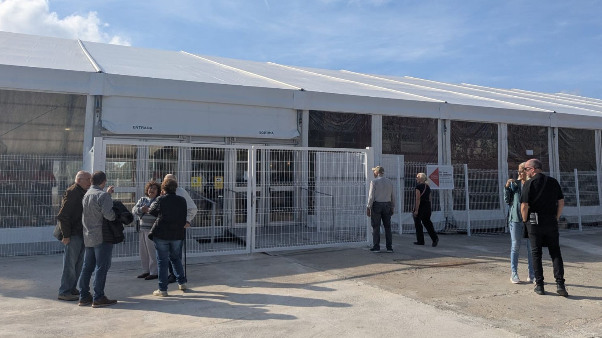 expo metros centenari sense obrir