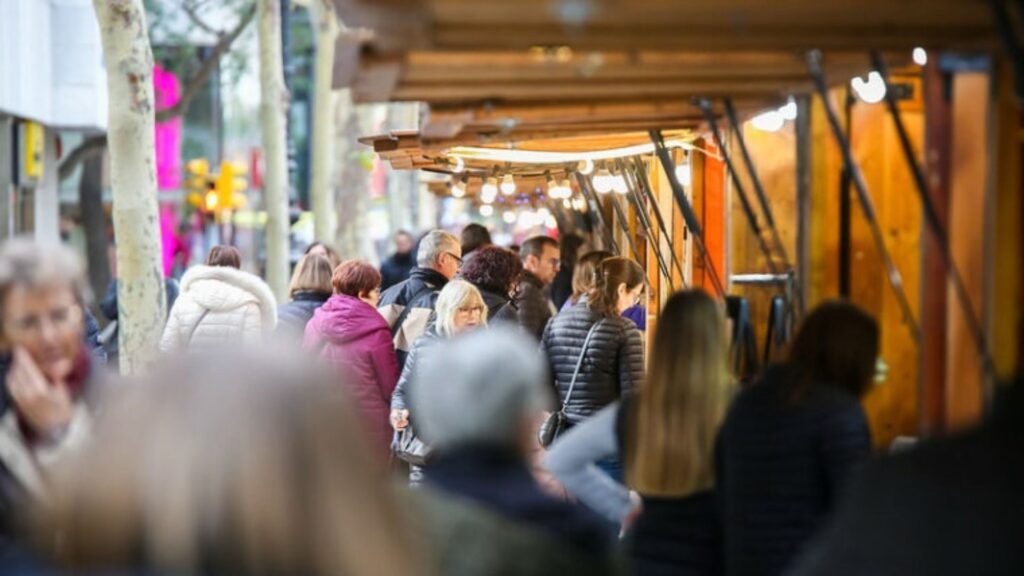 Fires de Nadal a Barcelona 2025-26: Dates, horaris i ubicacions. Visita el mercat que més t'agradi! | mercat, Nadal, tradicions