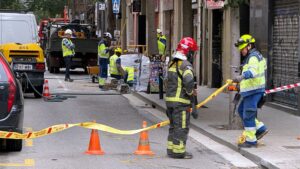 Una fuita de gas al carrer de Galileu obliga a confinar els veïns durant més de quatre hores