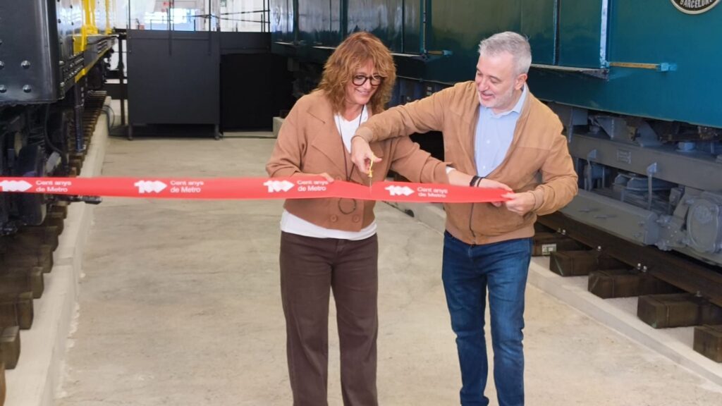 Comença a rodar l’exposició de metros centenaris de TMB a les Glòries | exposició, exposicions, metro, plaça de les Glòries Catalanes, TMB