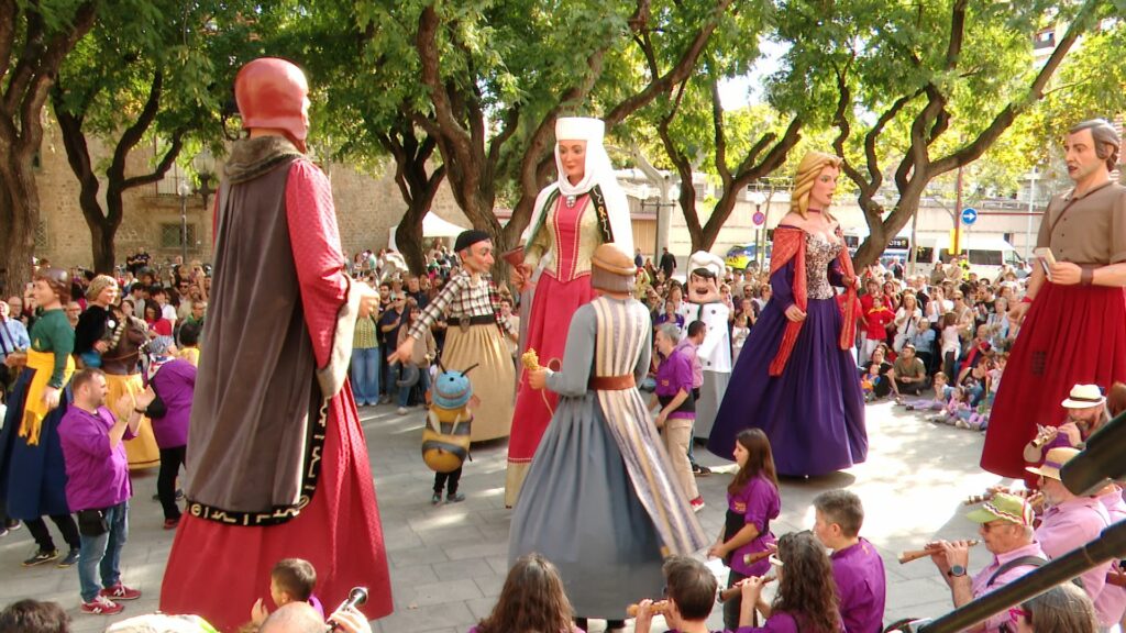 Comença la Festa Major del Clot amb la cultura popular com a protagonista | Castellers de Barcelona, cultura popular, festes, gegants, pregó