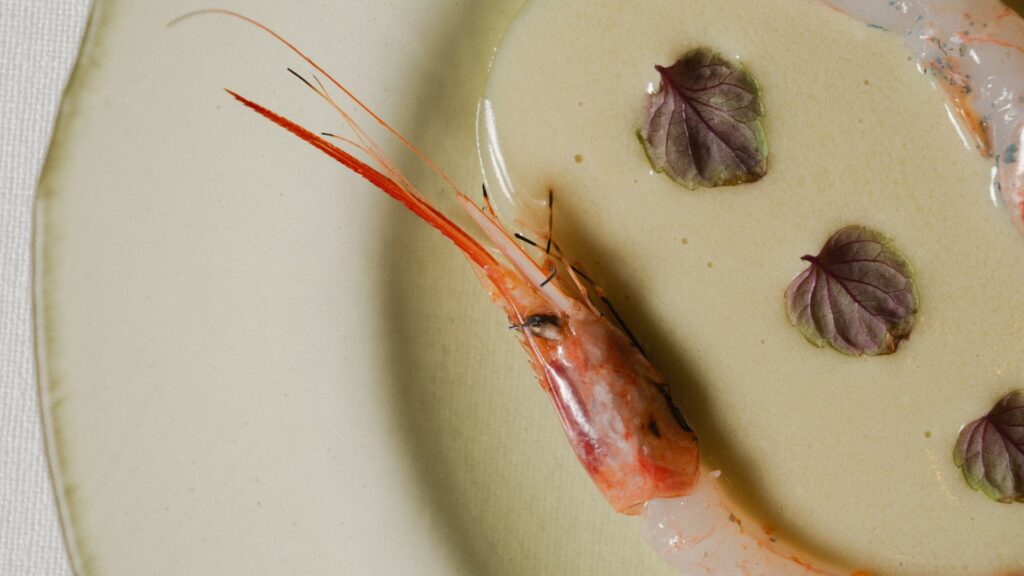 Michelin rega d'estrelles Barcelona: dues a Enigma, Mont Bar i Aleia, i una a Kamikaze i Scapar | premis, restaurants