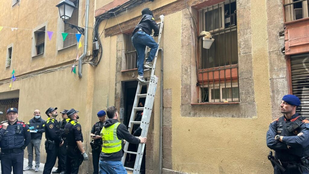 Macrooperació contra la venda de droga a narcopisos de Barcelona | drogues, Guàrdia Urbana, Mossos d'Esquadra, narcopisos, tràfic de drogues