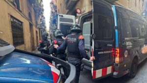 Macrooperació contra la venda de droga a narcopisos de Barcelona