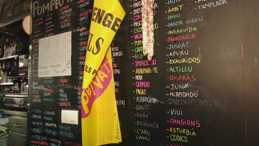 El veïnat de Sants es mobilitza per salvar La Nova Farga, un bar molt estimat al barri | covid, restauració, solidaritat