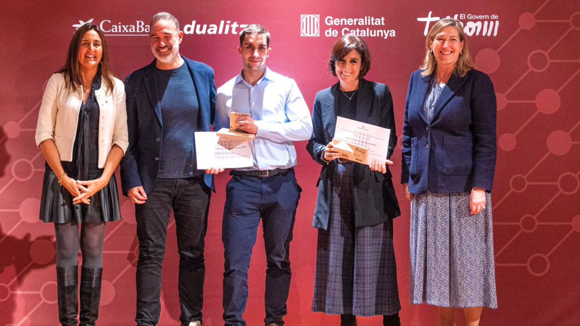 Premi a betevé pel seu compromís amb l'FP dual intensiva | betevé, Departament d'Educació, formació professional, premis