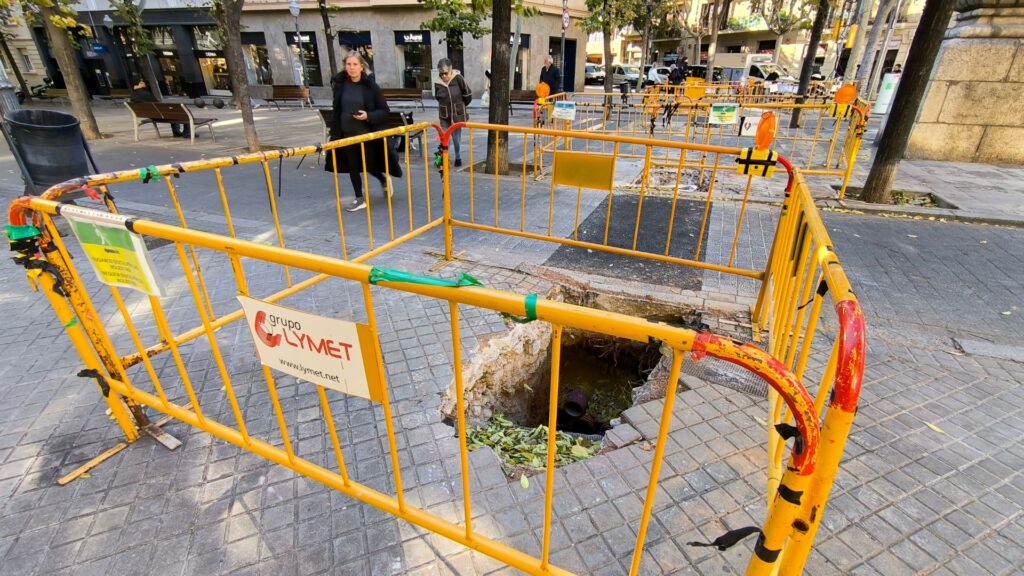 Comerços entre obres a les portes de Nadal: "Els clients canviaran de vorera" | botigues, eixos comercials, obres