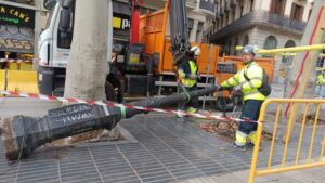 L’Ajuntament canvia de lloc els fanals antics de la Rambla per ubicar-los en punts més emblemàtics