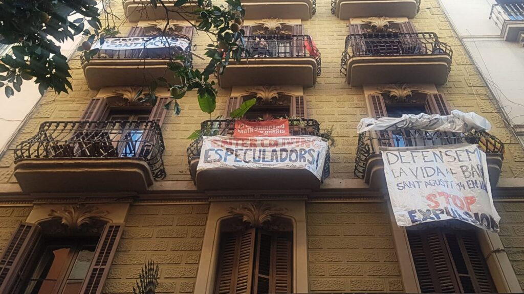 Protesta contra el "coliving", un model de negoci que s'estén i expulsa els veïns | desnonaments, pisos turístics, queixes veïnals
