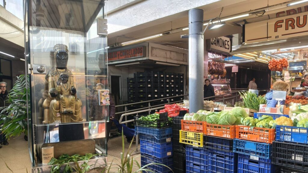 La mare de Deu de Montserrat que dona nom al mercat