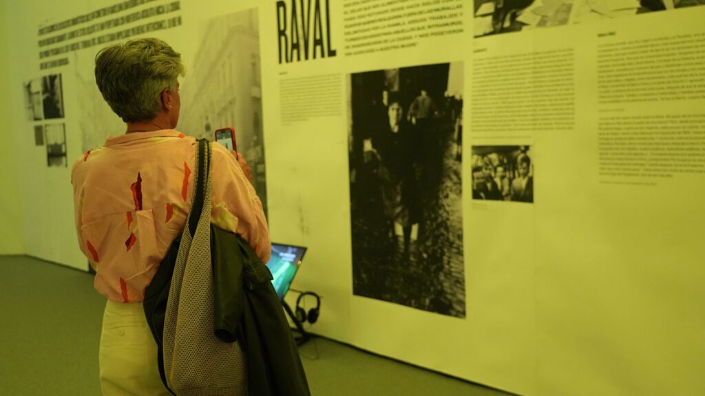 L'exposició "Vindran les dones" porta a Guadalajara 150 anys de lluita als carrers de Barcelona | dones, exposició, llibres