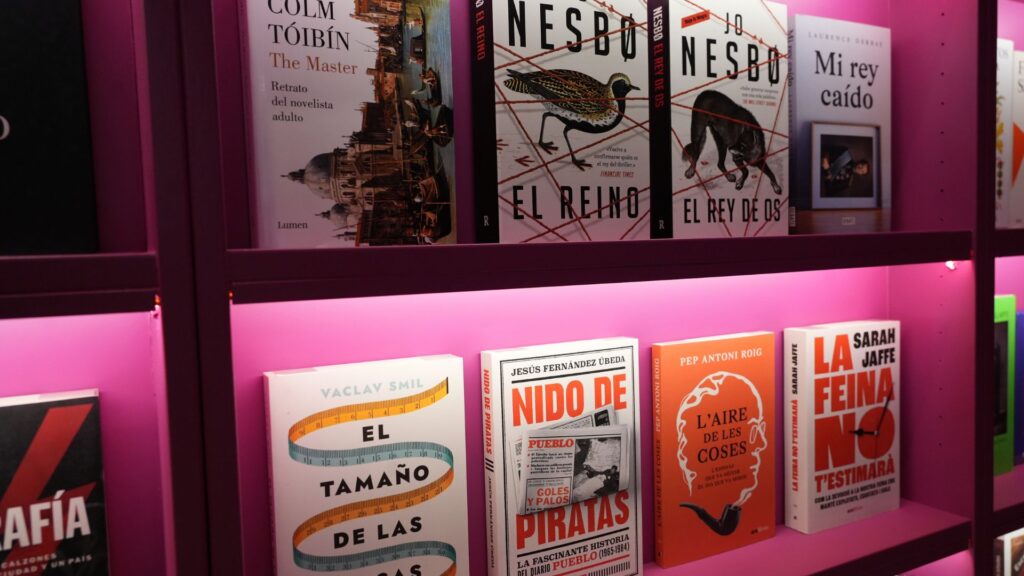 L'exposició "Vindran les dones" porta a Guadalajara 150 anys de lluita als carrers de Barcelona | dones, exposició, llibres