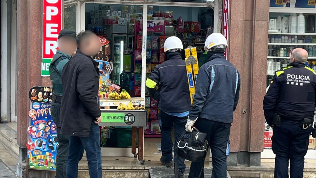 La Guàrdia Civil inspecciona una vintena de supermercats 24 h de Barcelona per frau elèctric | Endesa, Guàrdia Civil, Guàrdia Urbana, Policia Nacional