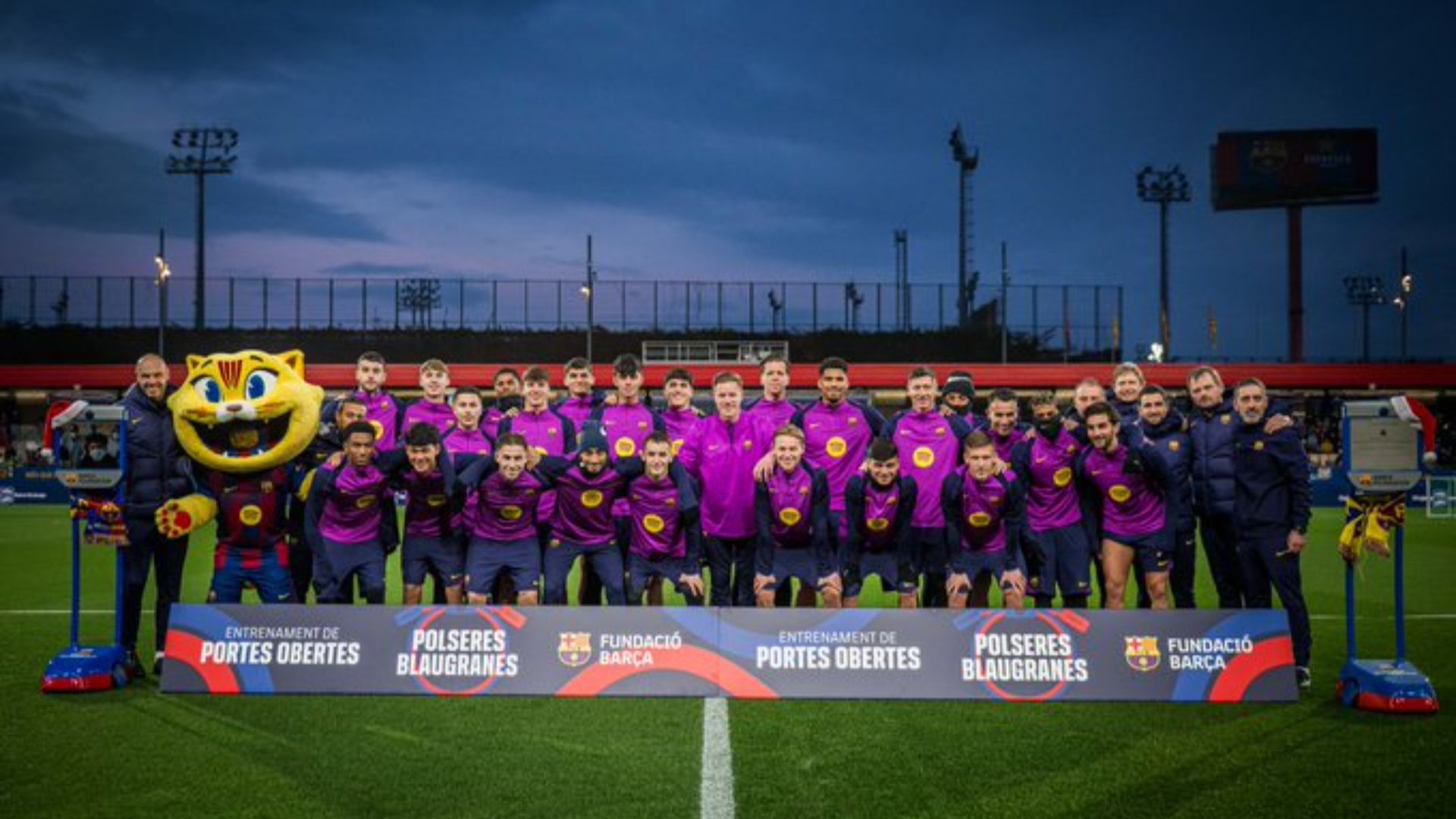 Ronald Araujo torna a la dinàmica del Barça en el tradicional entrenament de portes obertes | FC Barcelona, Primera Divisió