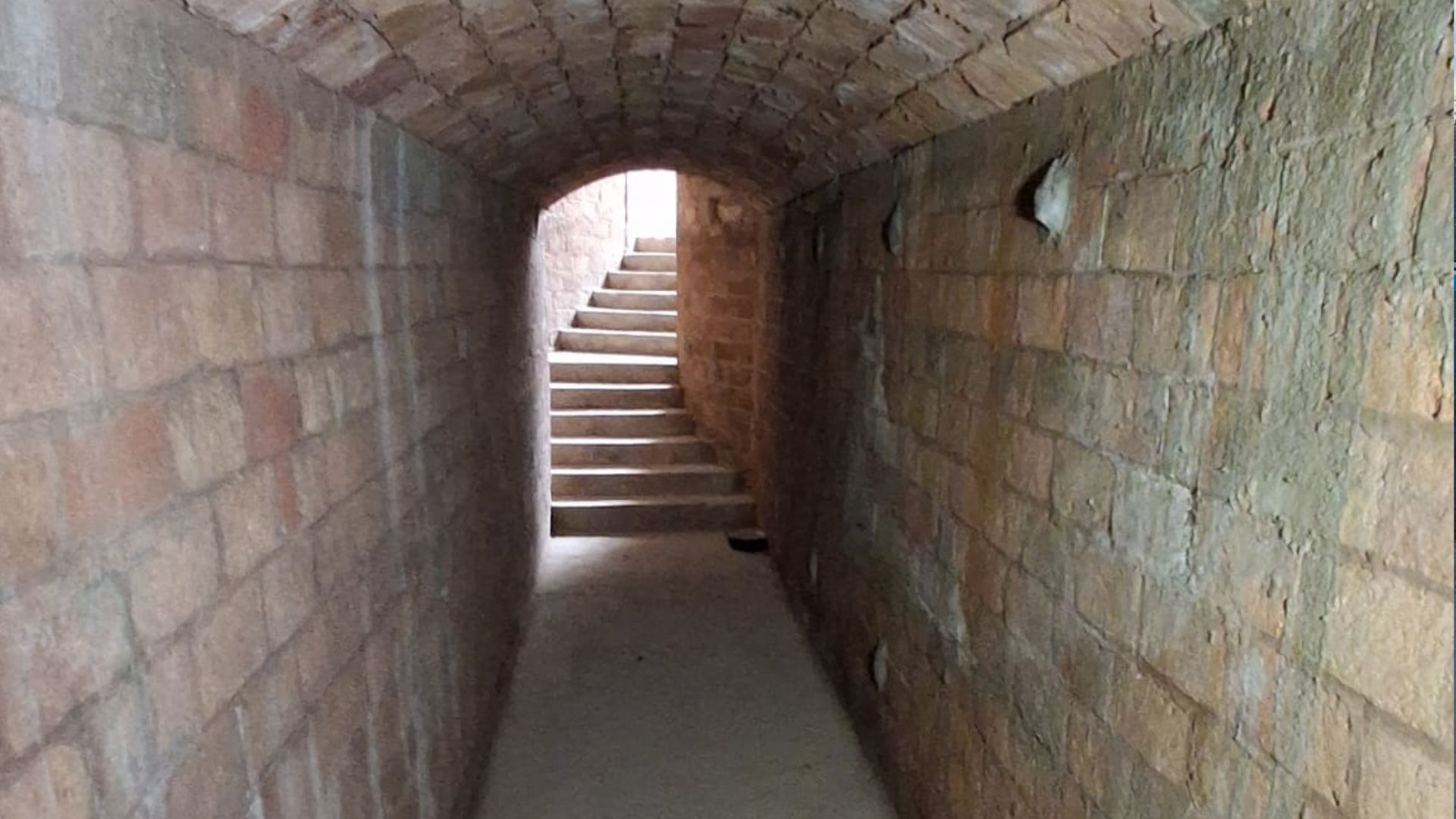 Troballa excepcional a les obres de la Sagrera: un refugi antiaeri ocult des de la Guerra Civil | arqueologia, Barris, estació de la Sagrera, Guerra Civil, obres