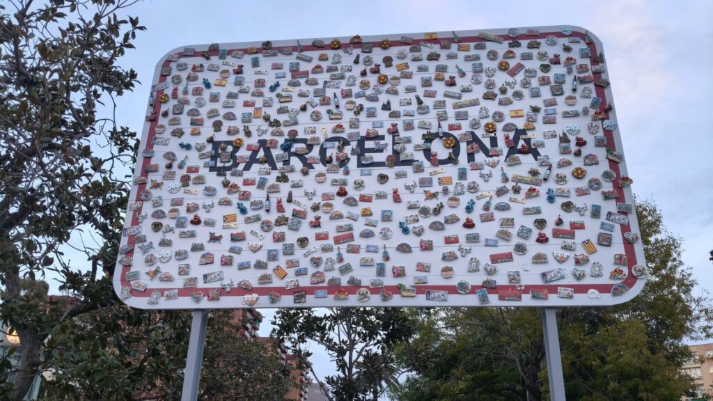 Les tres noves peces d'art urbà a Nou Barris que no deixen ningú indiferent | art urbà, escultura