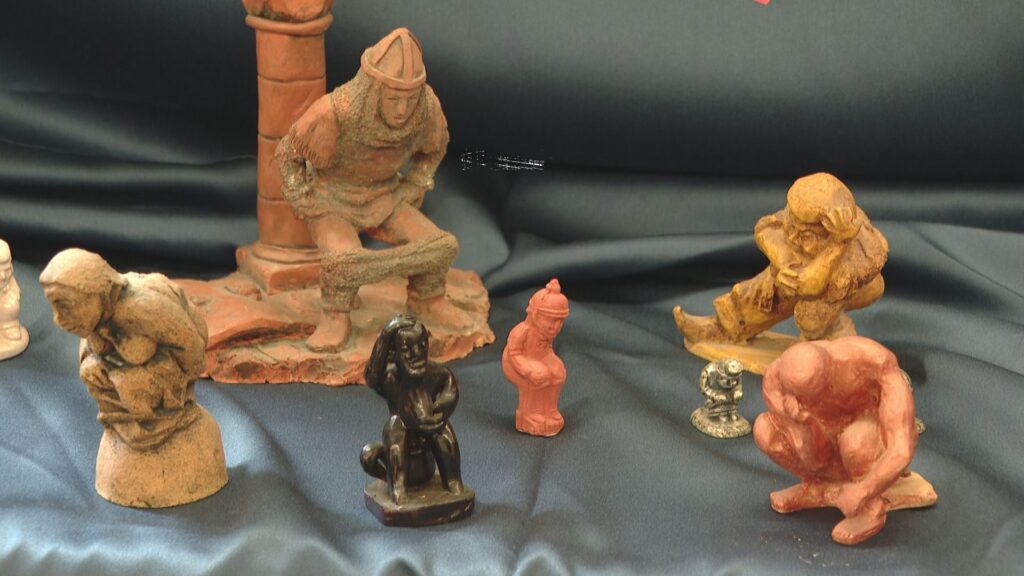 1.400 caganers envaeixen La Casa dels Entremesos | Barris, cultura popular, exposicions, Nadal