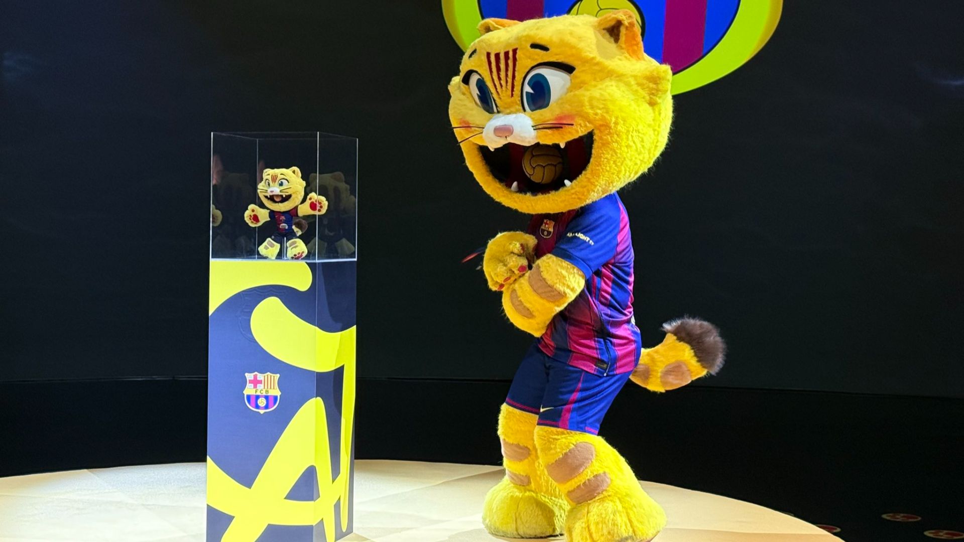 CAT mascota Barça peluix