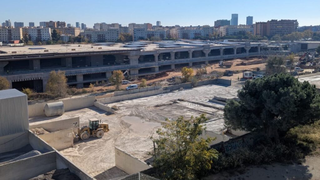 Tanca la formigonera de les obres de la Sagrera: "Hem lluitat molt i per fi tenim un final feliç" | Barris, estació de la Sagrera, obres, queixes veïnals