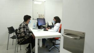 La mascareta, obligatòria des d’aquest dimecres en centres de salut: què n’hem de saber?