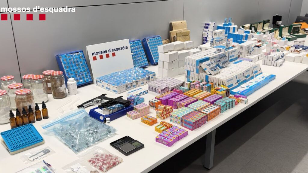 Desarticulen un grup liderat per un conegut endocrí que traficava amb medicaments il·legals | detencions, medicaments, Mossos d'Esquadra