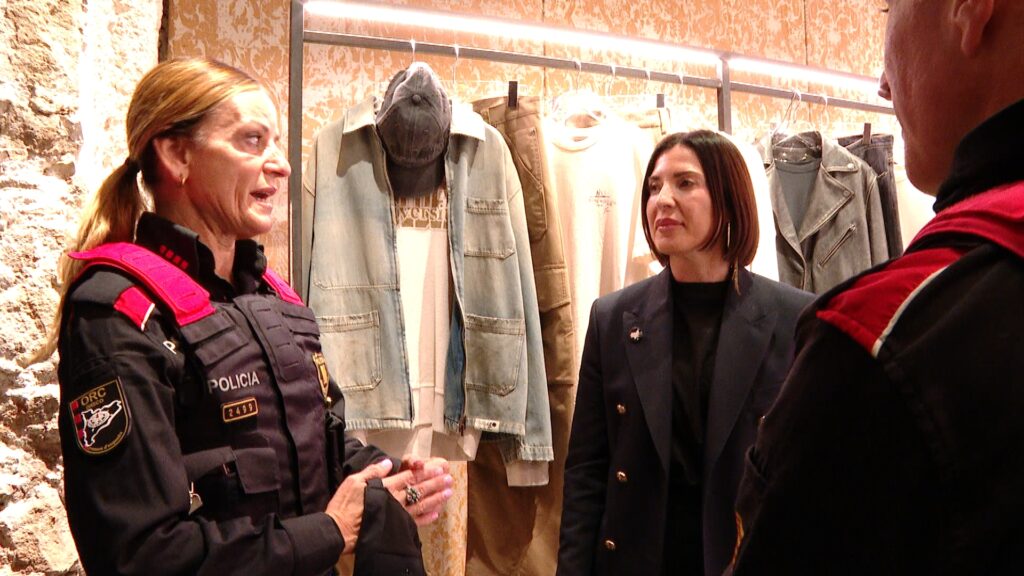 Els Mossos d'Esquadra reforcen la vigilància a zones comercials i d'oci nocturn amb el Pla de Nadal | botigues, furts, hotels, Mossos d'Esquadra, Nadal, passeig de Gràcia, robatoris