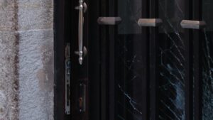 Víctimes d’estafa al Raval: lloguen el pis i després els hi munten un narcopís