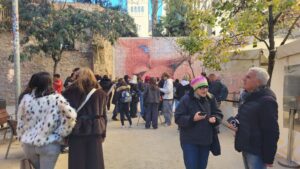 Sobre el mural de Fontcuberta: “Aquest petó ens ha vingut a matar a tots”