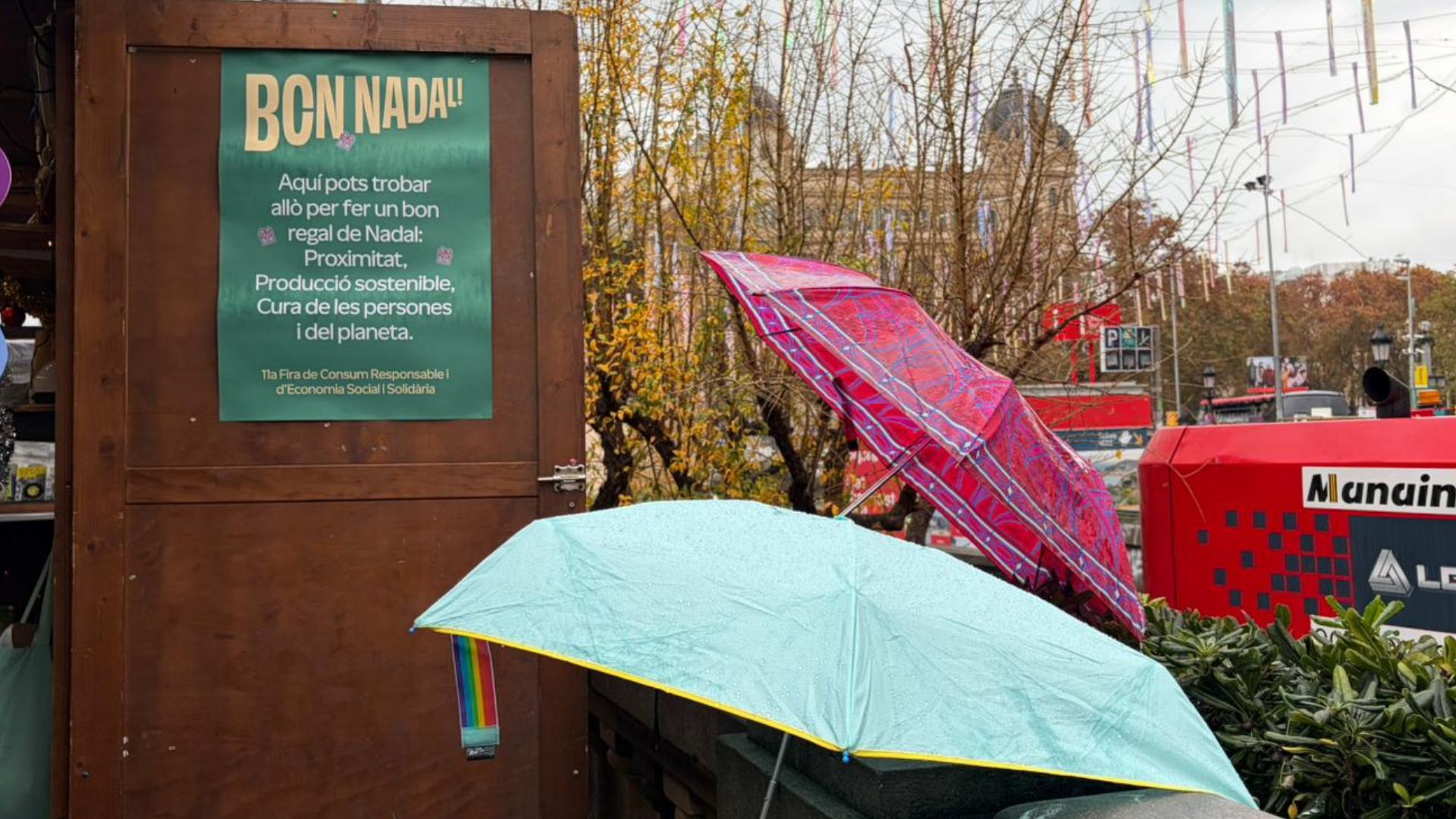 Estrena passada per aigua del Barcelona Festival de Nadal: suspesos els espectacles per la pluja | campanya de Nadal, eixos comercials, espectacle, Nadal, plaça de Catalunya