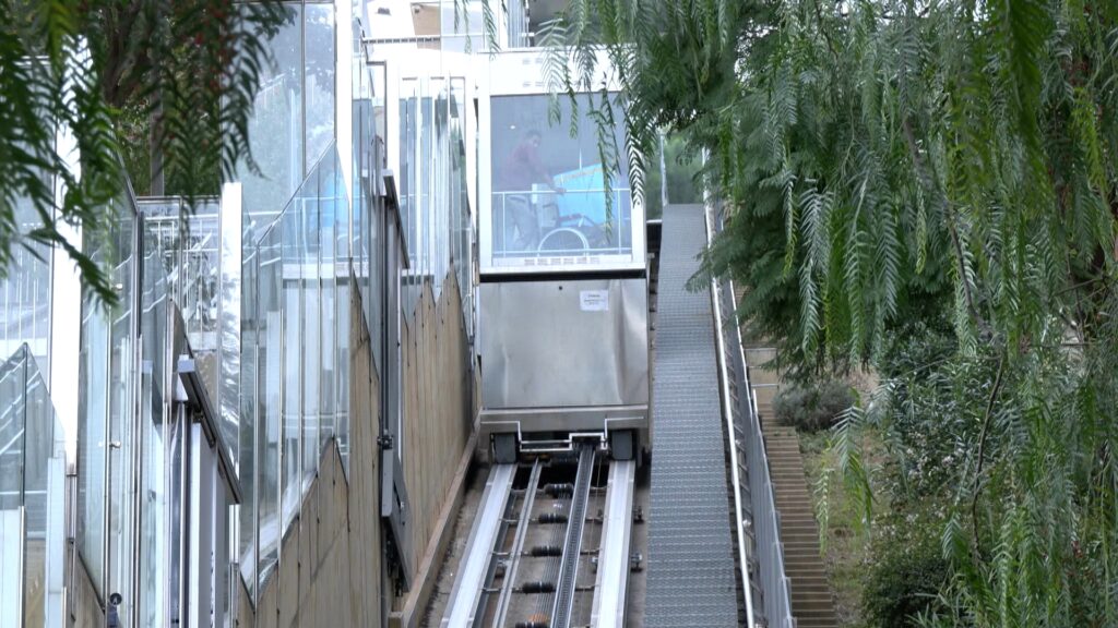 El veïnat del carrer del Telègraf, fart d'avaries als ascensors inclinats i escales mecàniques | accessibilitat, Ajuntament de Barcelona, avaries, Barris, queixes veïnals