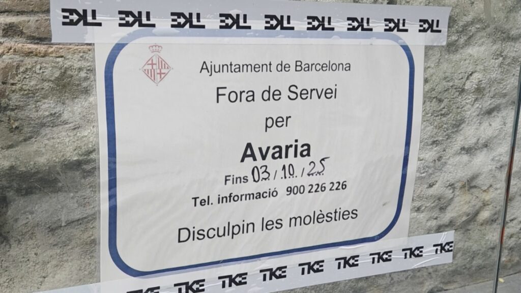 El veïnat del carrer del Telègraf, fart d'avaries als ascensors inclinats i escales mecàniques | accessibilitat, Ajuntament de Barcelona, avaries, Barris, queixes veïnals