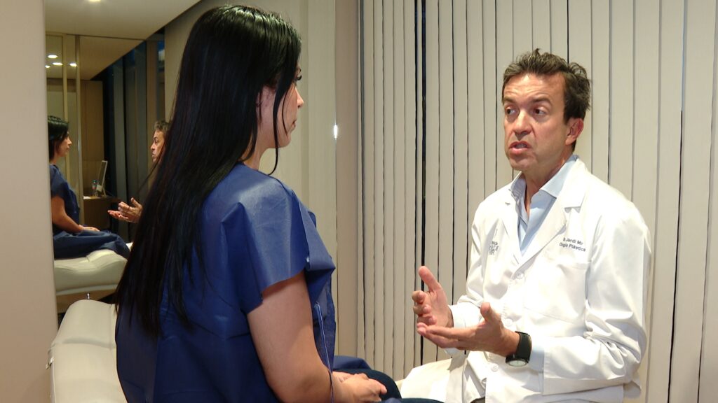 El malson del turisme estètic "low cost": "Volia gastar poc i he acabat pagant un preu molt alt" | Barcelona, salut mental, salut pública