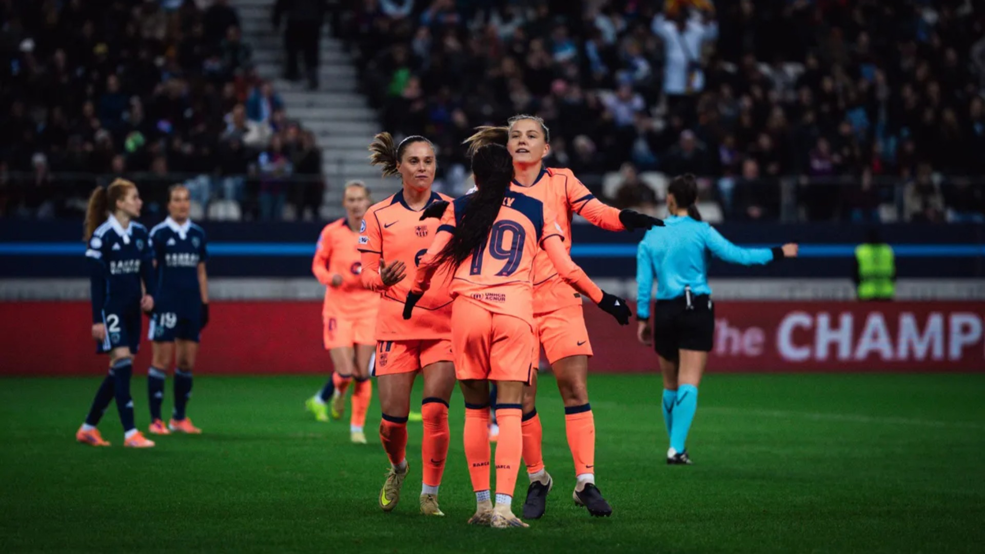 Vicky López celebra gol en el París-Barça champions femenina
