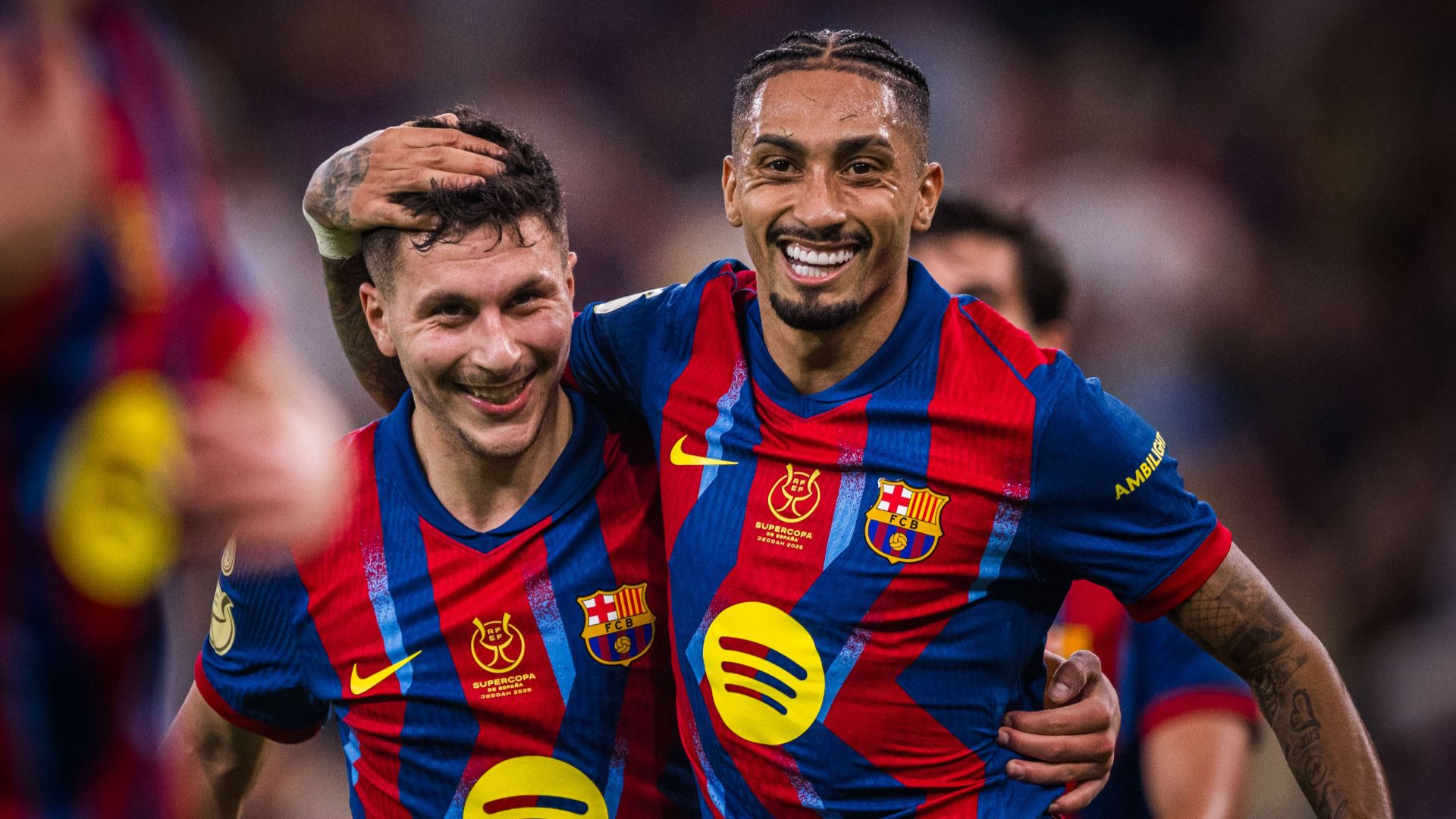 Roony Bardghji i Raphinha davant l'Athletic Club
