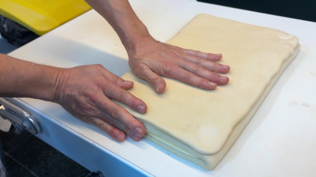 Croissart: un croissant artístic i rosa creat per la pastisseria Brunells i el Museu Moco | alimentació, Ingredients, Receptes