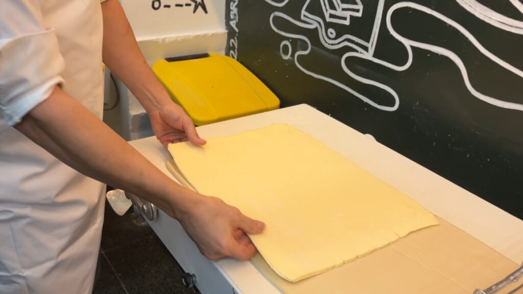 Croissart: un croissant artístic i rosa creat per la pastisseria Brunells i el Museu Moco | alimentació, Ingredients, Receptes