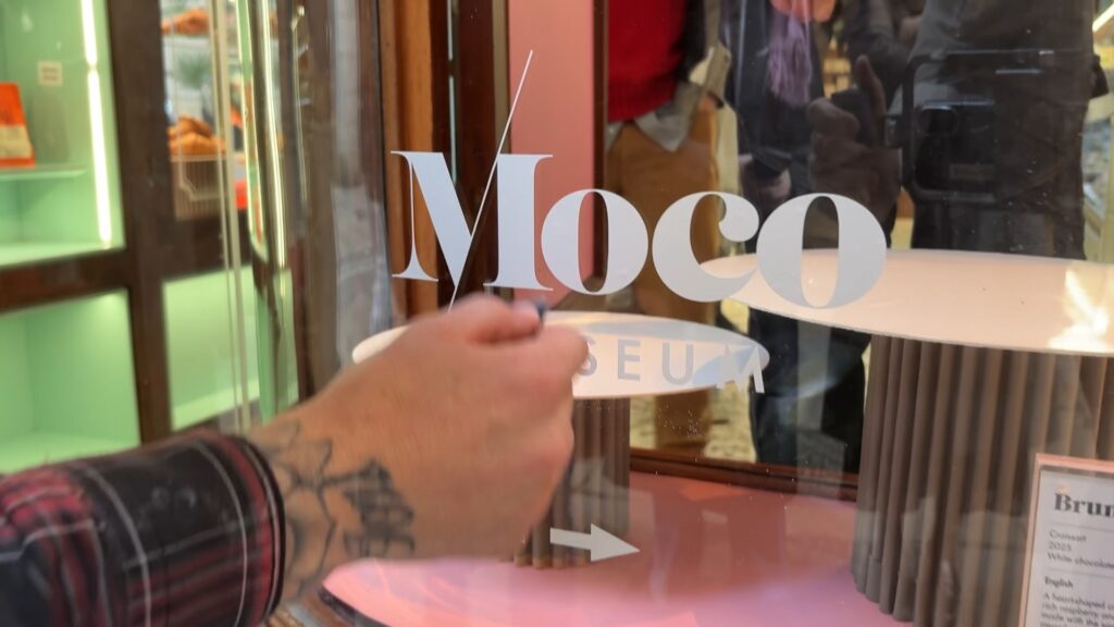 Croissart: un croissant artístic i rosa creat per la pastisseria Brunells i el Museu Moco | alimentació, Ingredients, Receptes