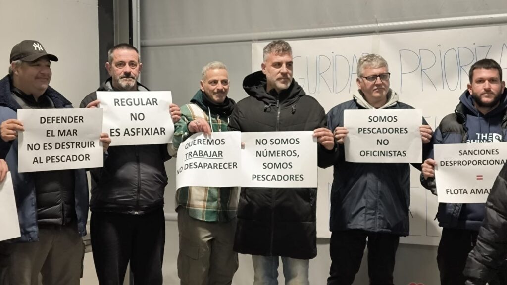 Els pescadors, angoixats amb els canvis de normativa: "És impossible, cada dia hi haurà sancions" | concentracions, pesca, port de Barcelona, vaga