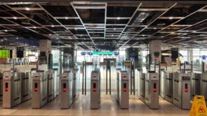 Crònica d’un dimecres sense trens: del desconcert de primera hora a les estacions desertes