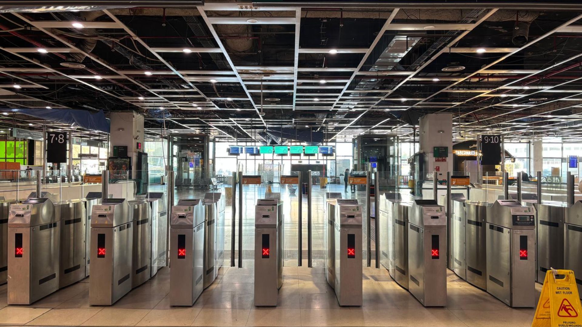 accessos Sants buits per la suspensió del servei