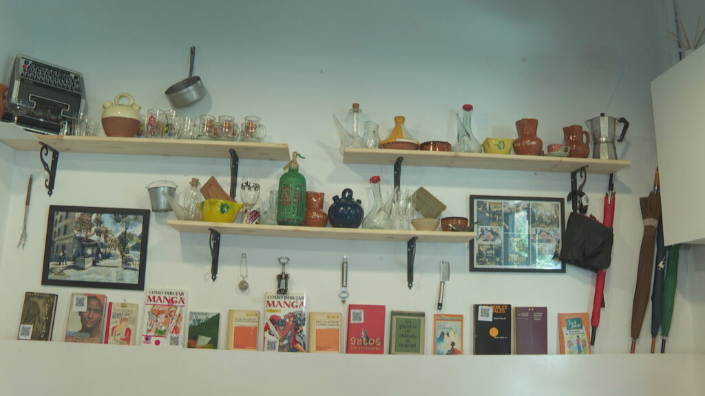 Barra lliure de segona mà a l'Antic Colmado de Sant Andreu: dina i emporta't el que vulguis | cuina, reciclatge, restaurants, sostenible