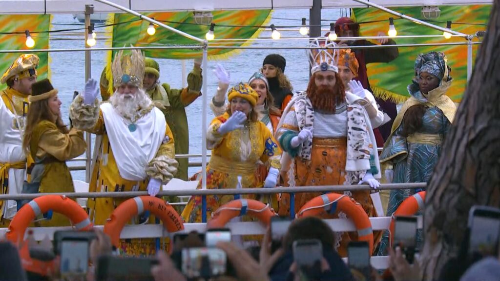 Cavalcada de Reis a Barcelona 2026: rebuda multitudinària a Ses Majestats en una nit màgica | Barcelona, betevé, cavalcada de Reis, Nadal, Reis d'Orient