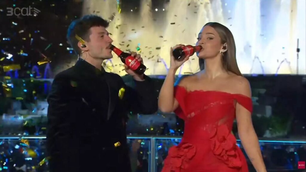 El brindis amb cervesa a les campanades de TV3 encén els ànims del sector del vi català | cervesa, nit de Cap d'Any, vins